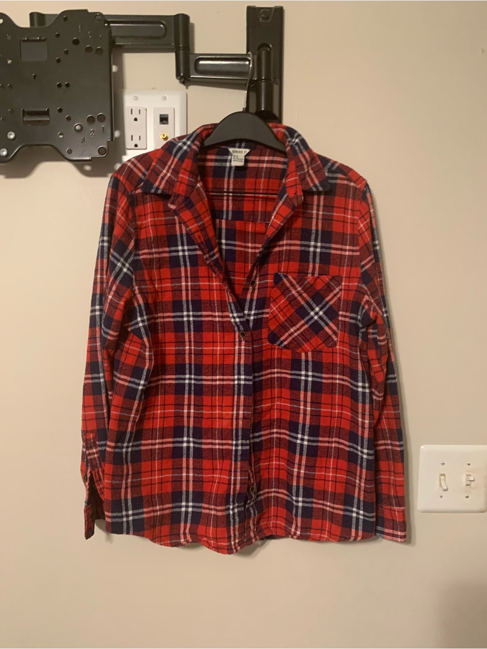 Forever 21 Red and Navy Plaid Button-Down Shirt. Size M